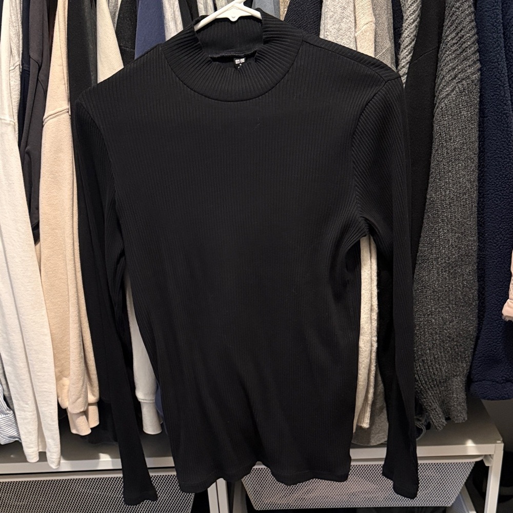 Uniqlo turtle neck ribbed shirt